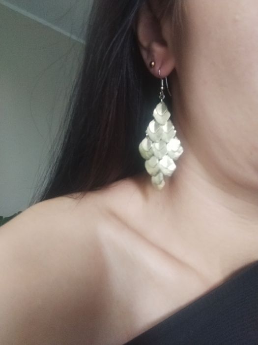 Wiszące kolczyki liście w kolorze złotym