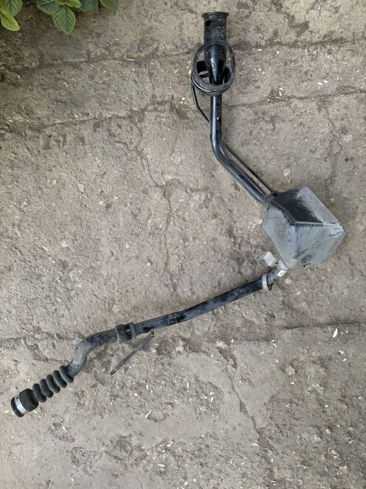 Заливна горловина паливного бака Toyota Prius V 12-17