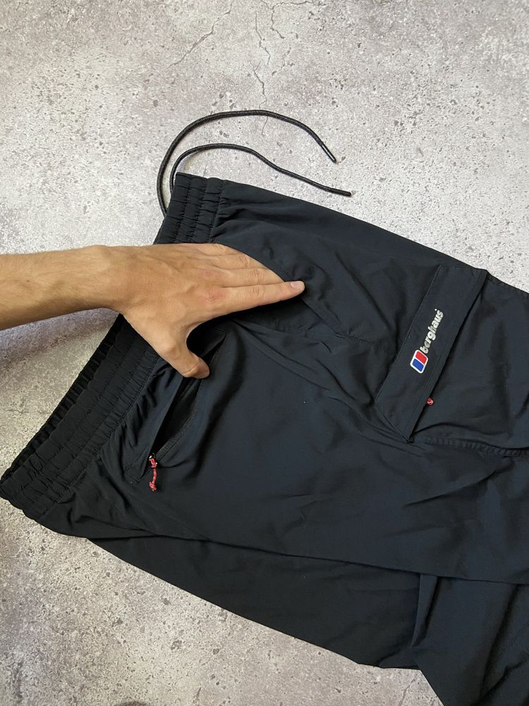 Чоловічі карго штани Berghaus чорні з кишенями трекінгові