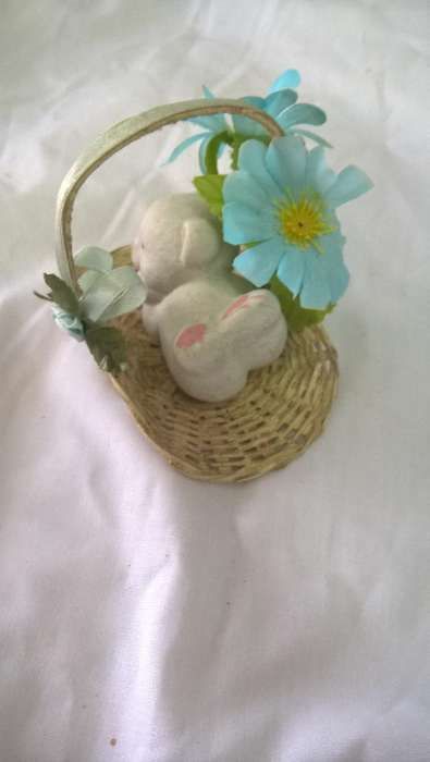 Gatinho de louça em cesta (portes Incluídos)
