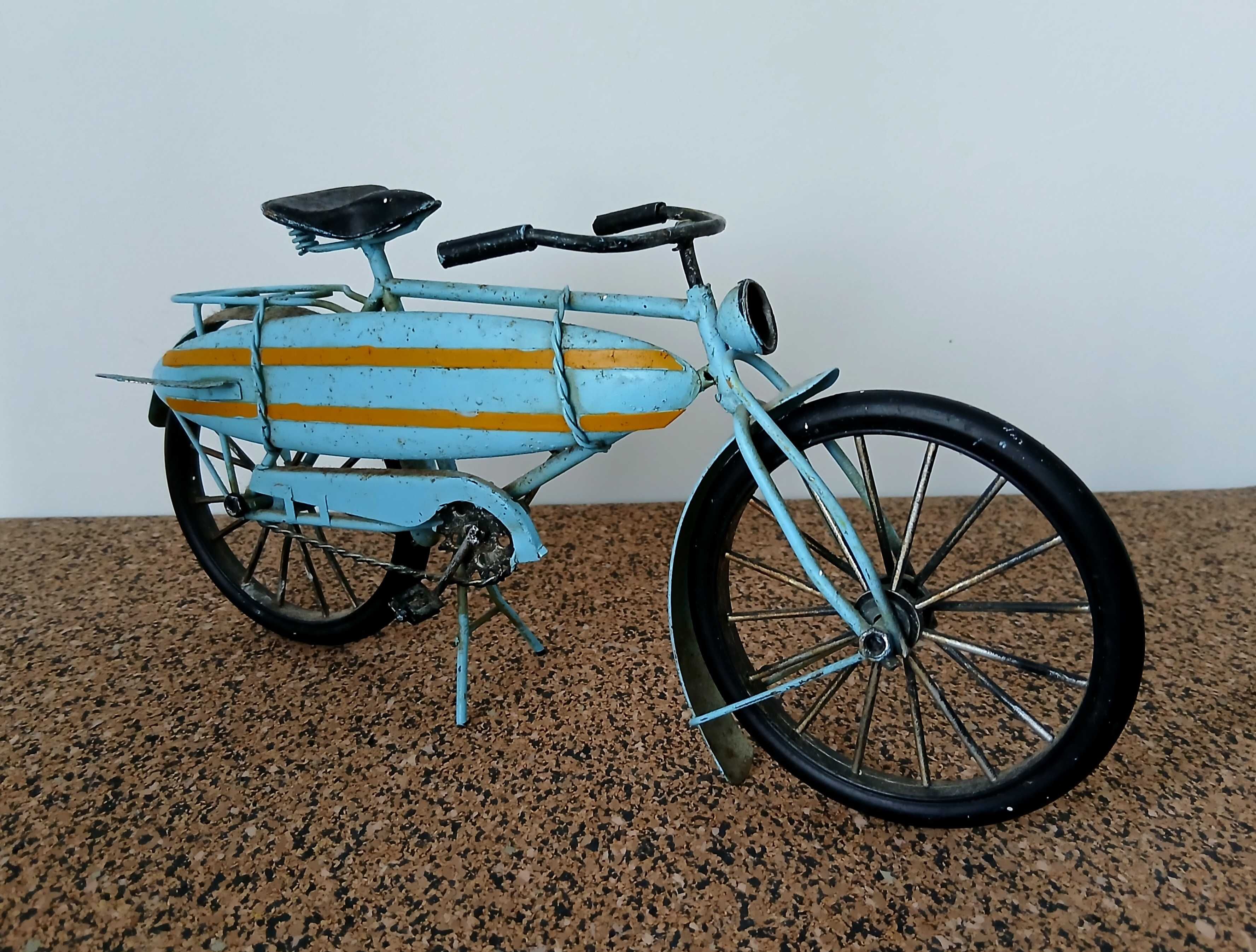 Bicicleta antiga de decoração