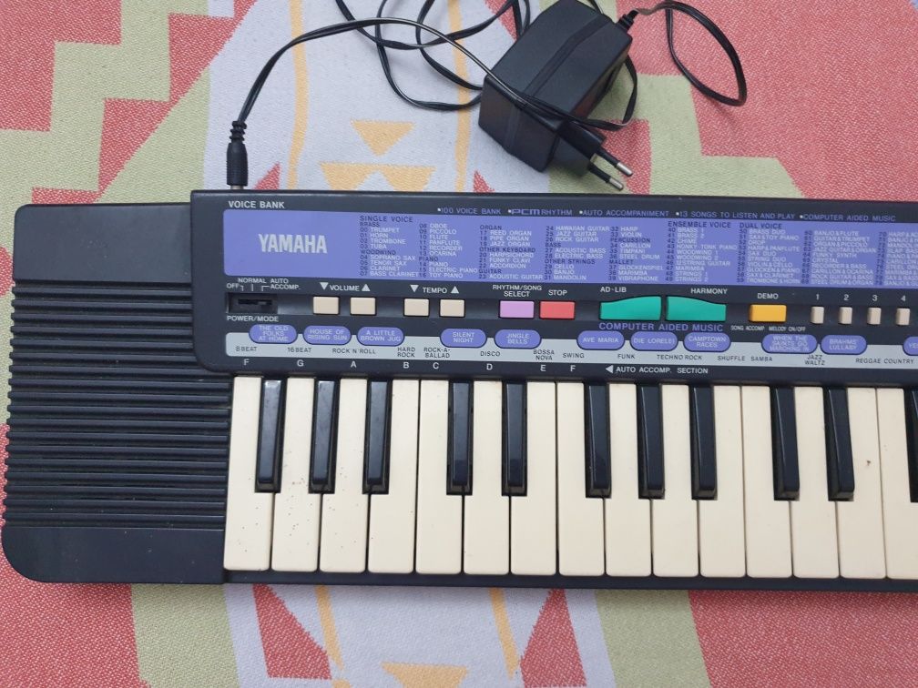 Órgão Yamaha PSS-9