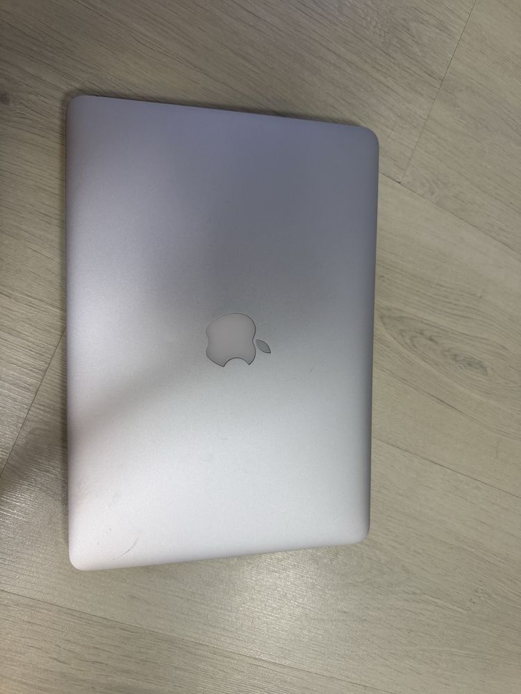 Macbook pro 2015 8 128 гарний стан
