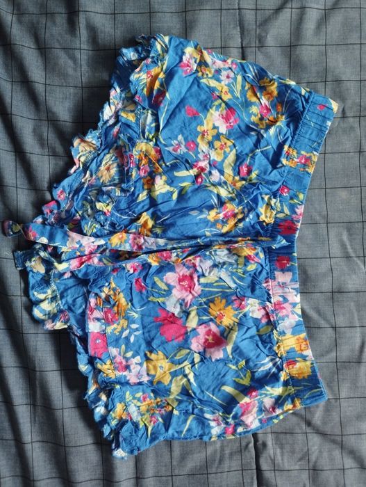 Calções com padrão floral