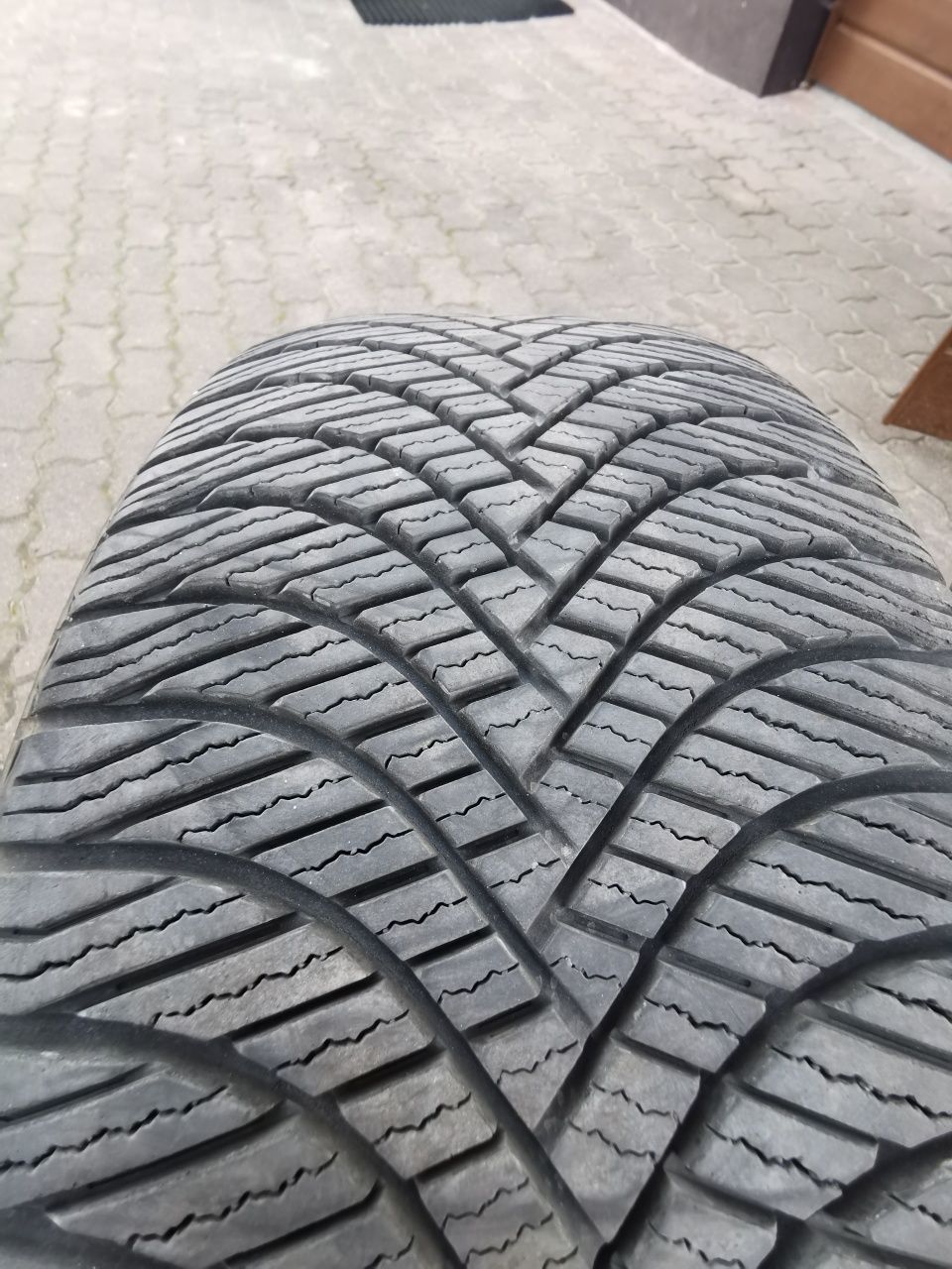 Opony całoroczne wielosezonowe 245/45 R17 Goodride All Season Elite
Al