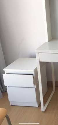 Vendo mesa cabeceira Ikea