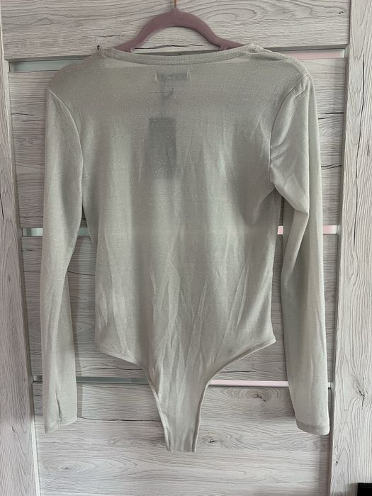 Eleganckie body z połyskiem długi rękaw z dekoltem V nowe