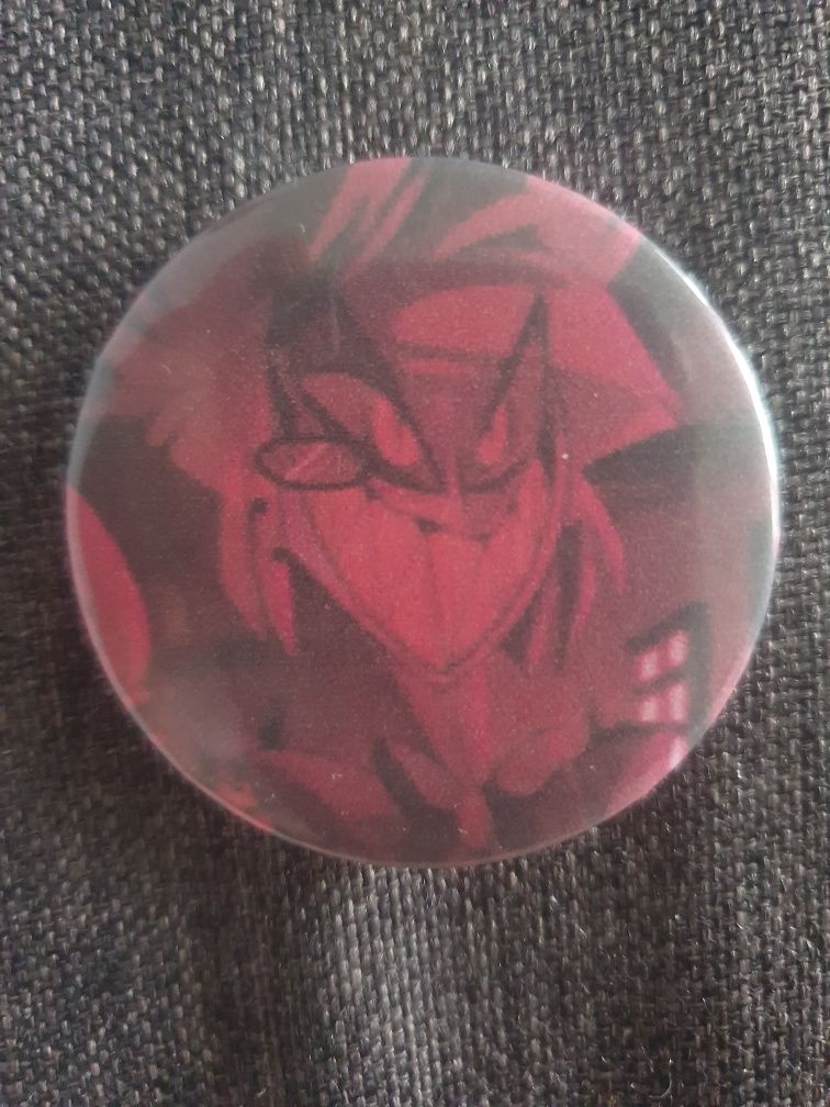 Alastor hazbin hotel przypinka 44mm button pin