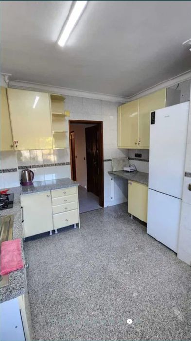 Quarto D CASAL Disponível em Almada ao lado da estação Bento Gonçalves