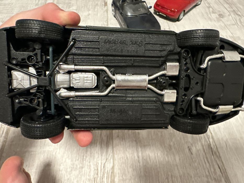 Jaguar XK8 1/18 Maisto