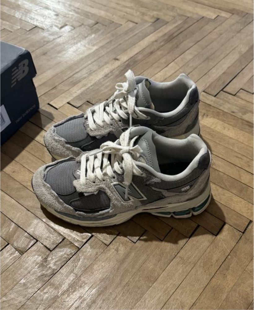 New balance 2002r
