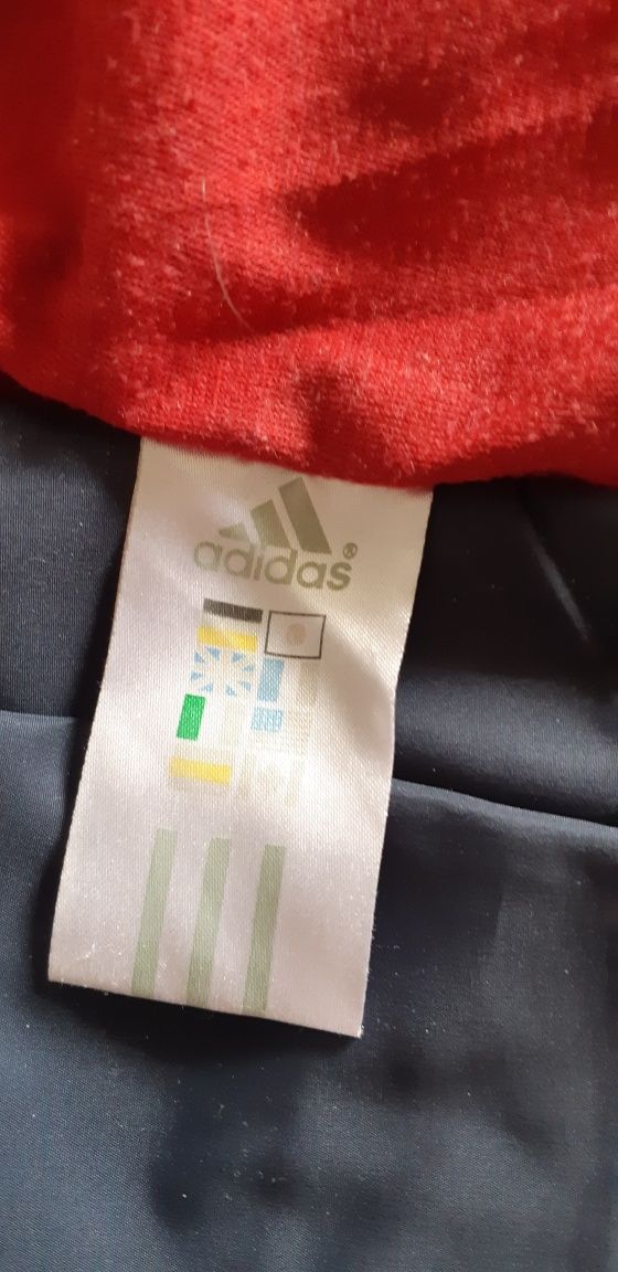 Продаю жіночий спортивний костюм Adidas