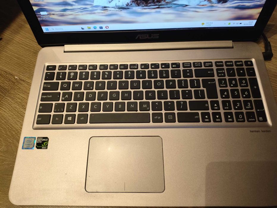Asus UX510U I7 6500U 16 GB RAM GTX950M FHD 256GB SSD NVMe