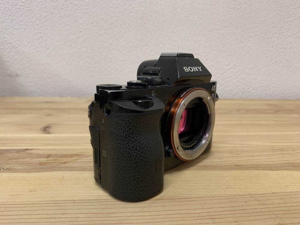 Sony a7s + 6 акумуляторів + 3 зарядні пристрої