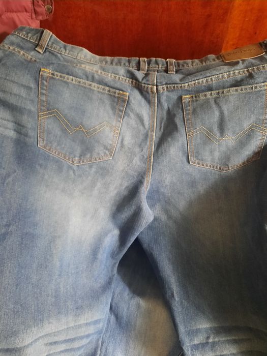 Джинси великого 64 розміру