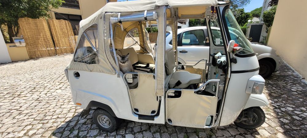Tuk tuk Piaggio Ape 200