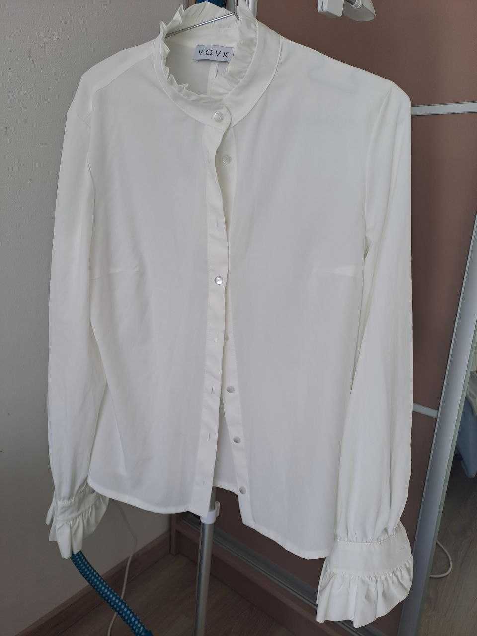 Пряма блуза з коміром стійкою молочного кольору vovk S