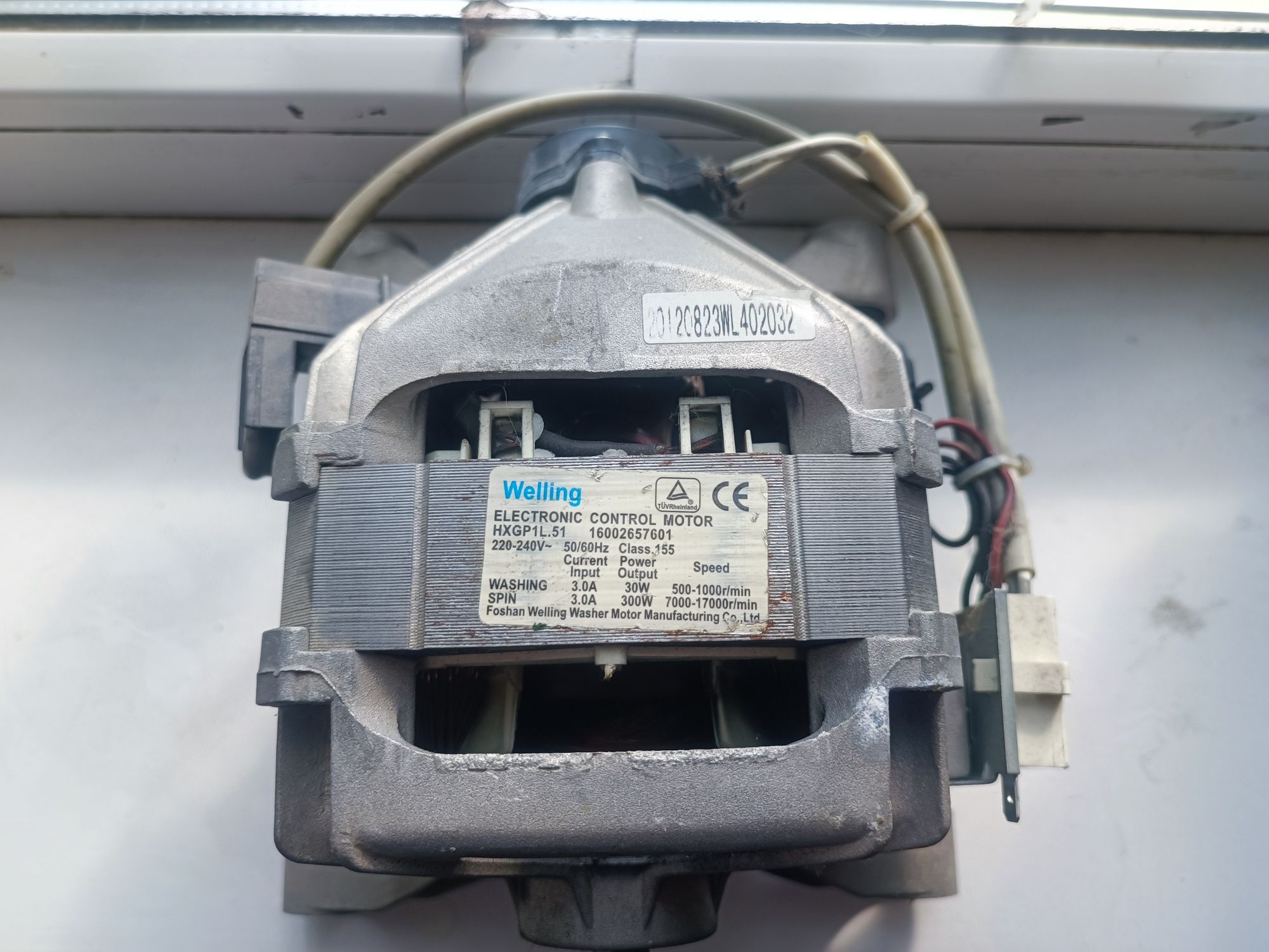 Двигатель от стиральной машинки Indesit