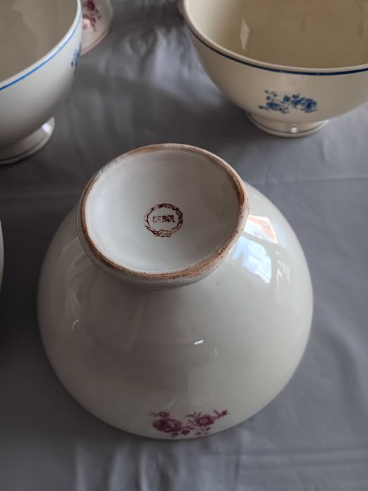 Conjunto de tigelas e pratos antigos, Cesol, Madalena e Capôa