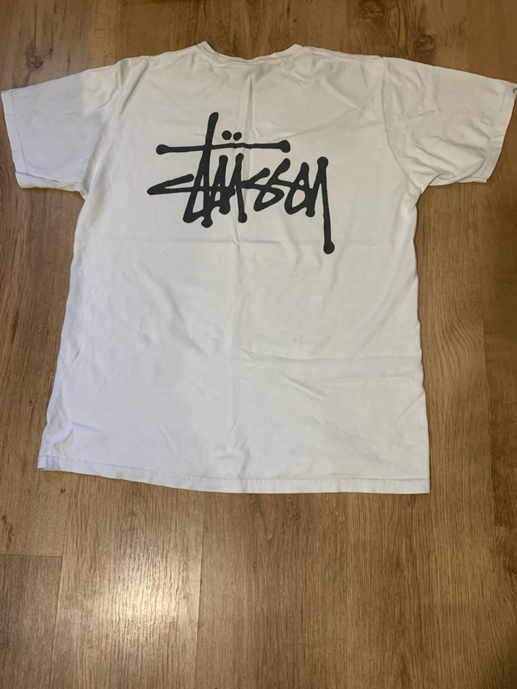 Футболка Stussy.