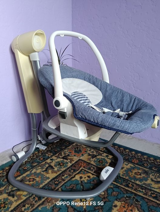 Заколисуючий центр гойдалка для немовляти