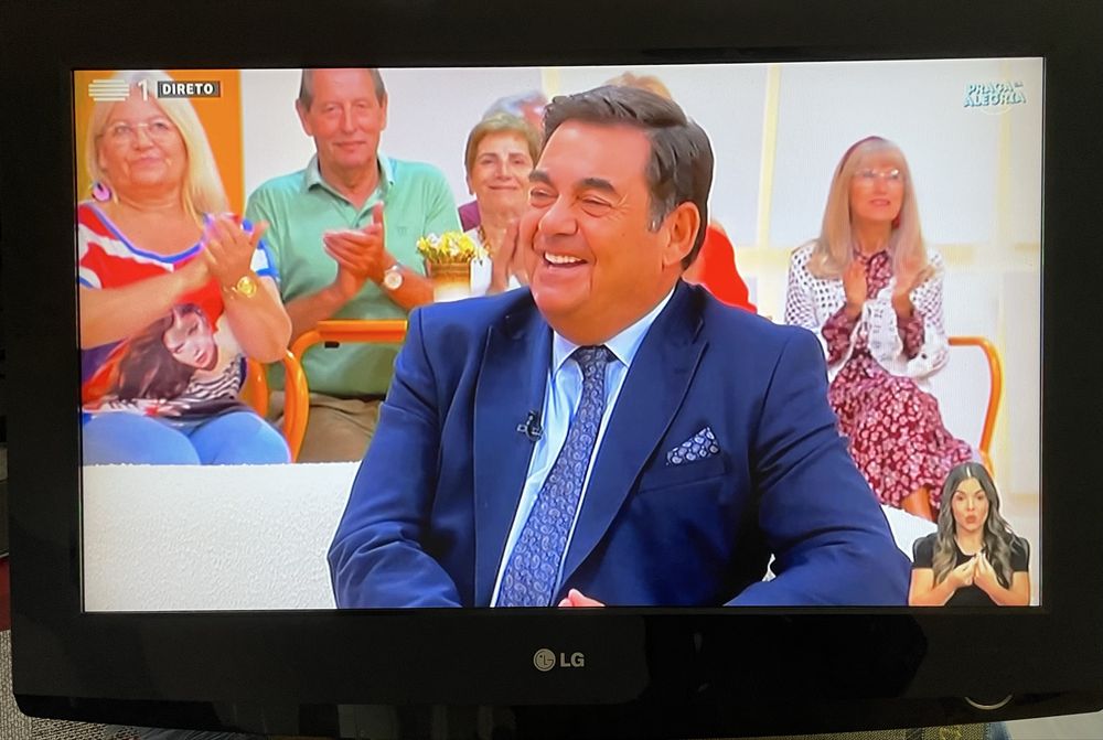 Televisão LCD LG 32" modelo 32LF2510. A funcionar perfeitamente