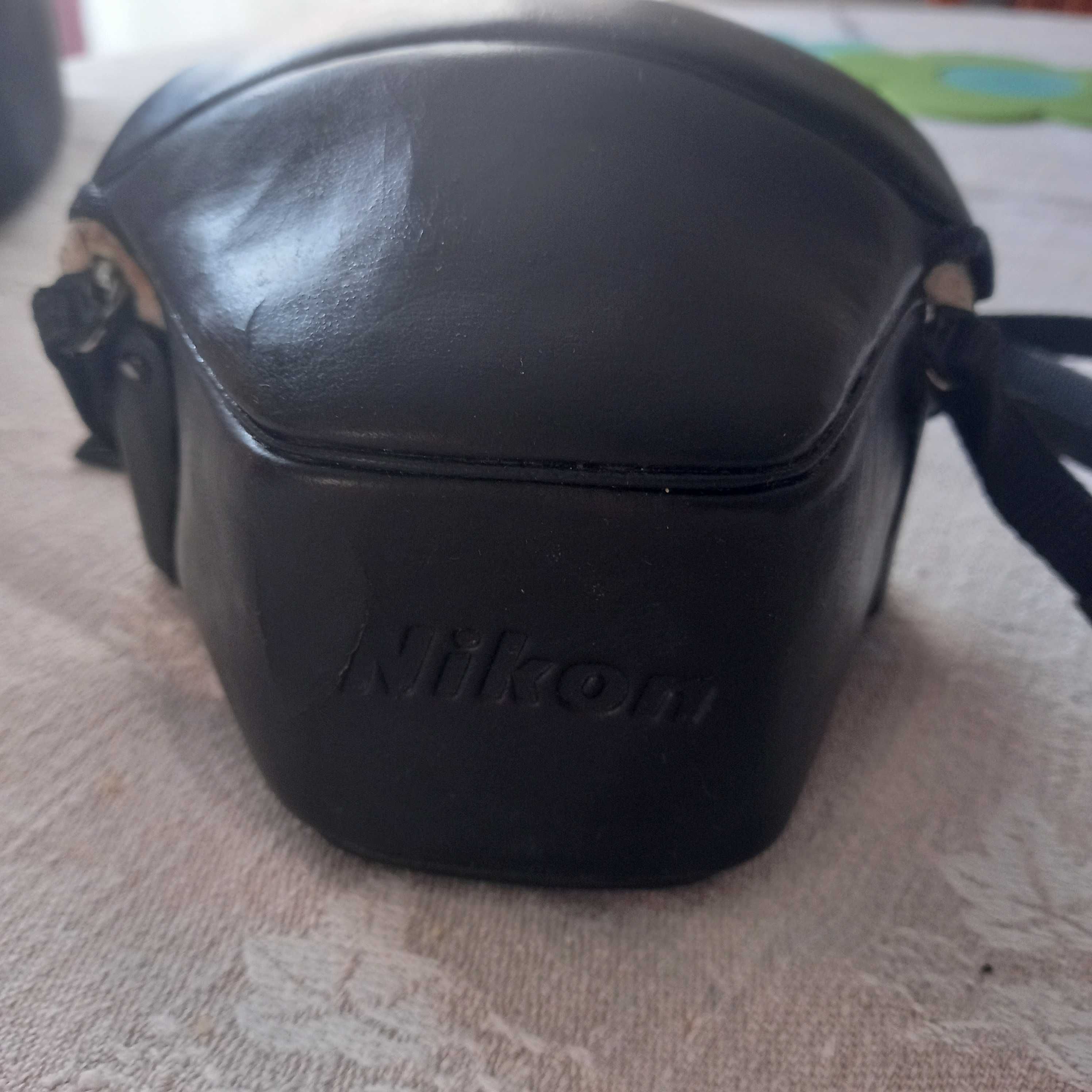 Maquina fotográfica Nikon com objectia, flash e bolsa de transporte