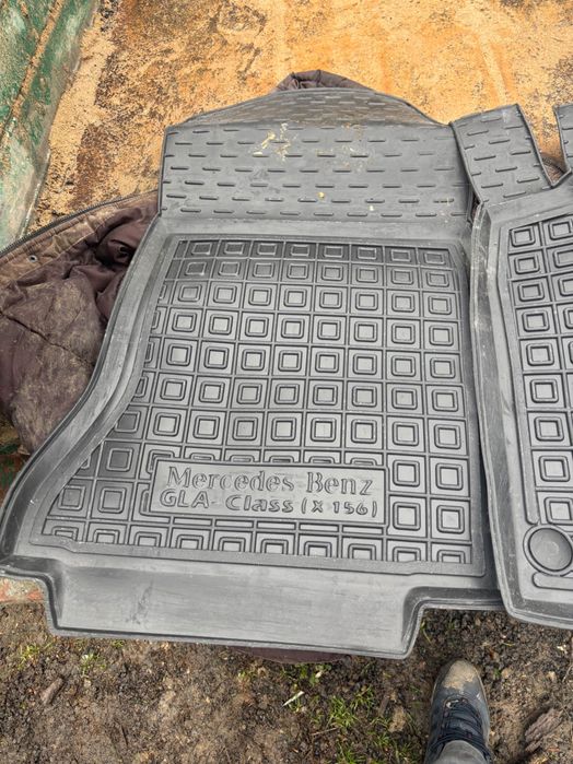 Коврики в автомобіль Мерседес