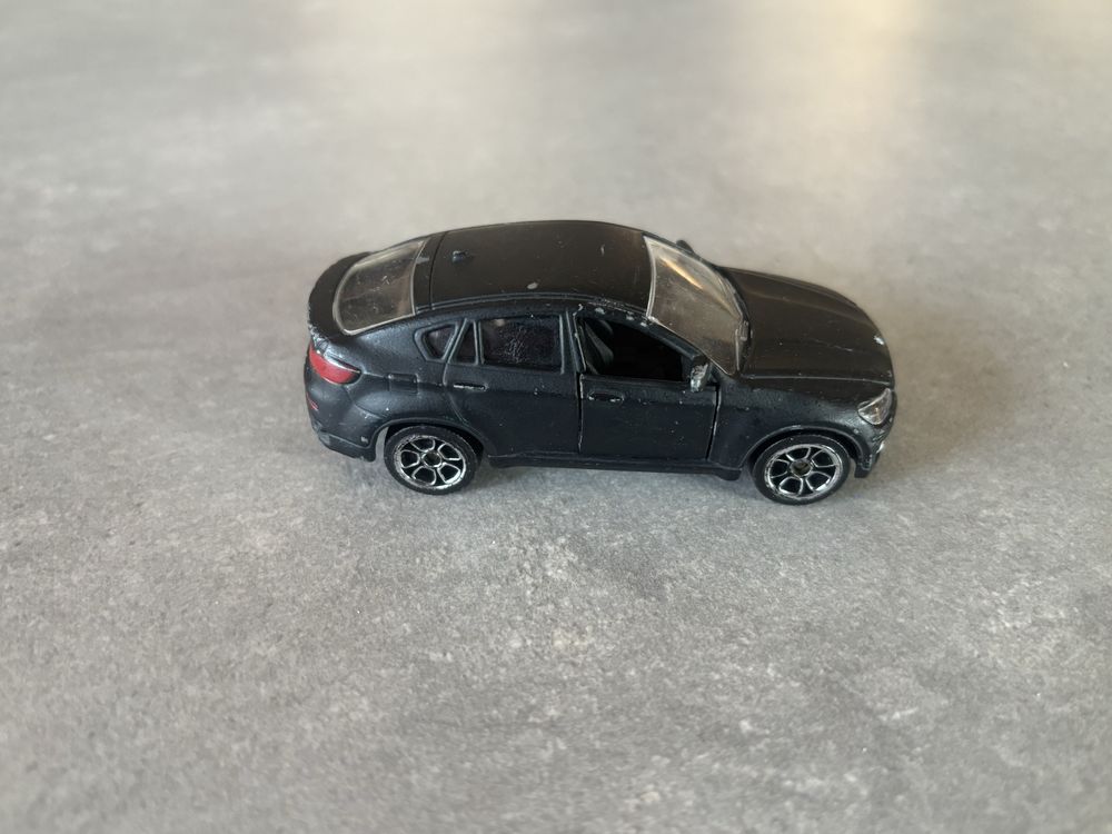 Model Resorak Majorette BMW X6 czarny mat