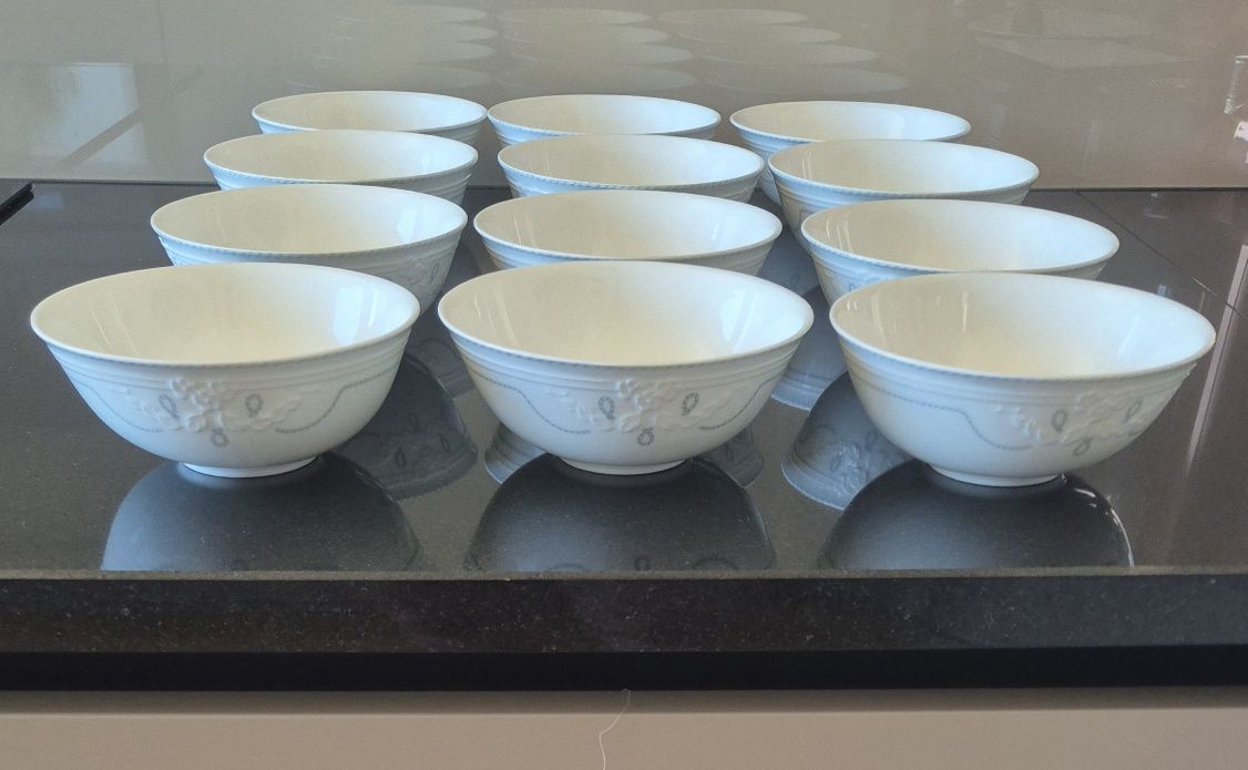 VILLEROY & BOCH "Bone China  Metlach AMANDO-salaterka