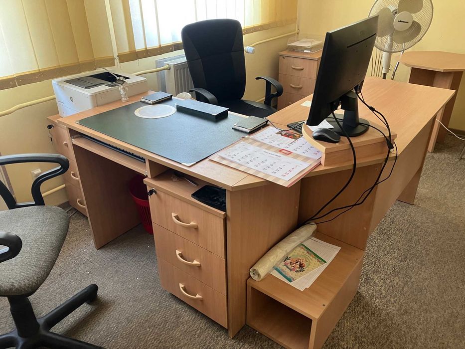 Biurka, małe i duże