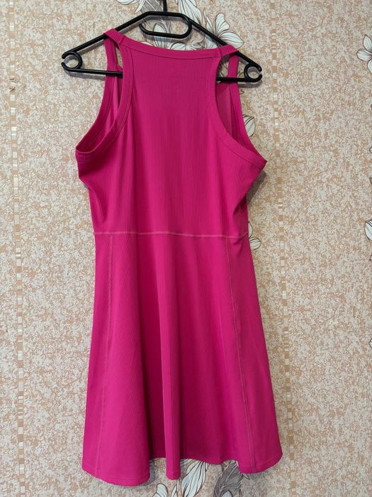 Спортивна сукня Nike