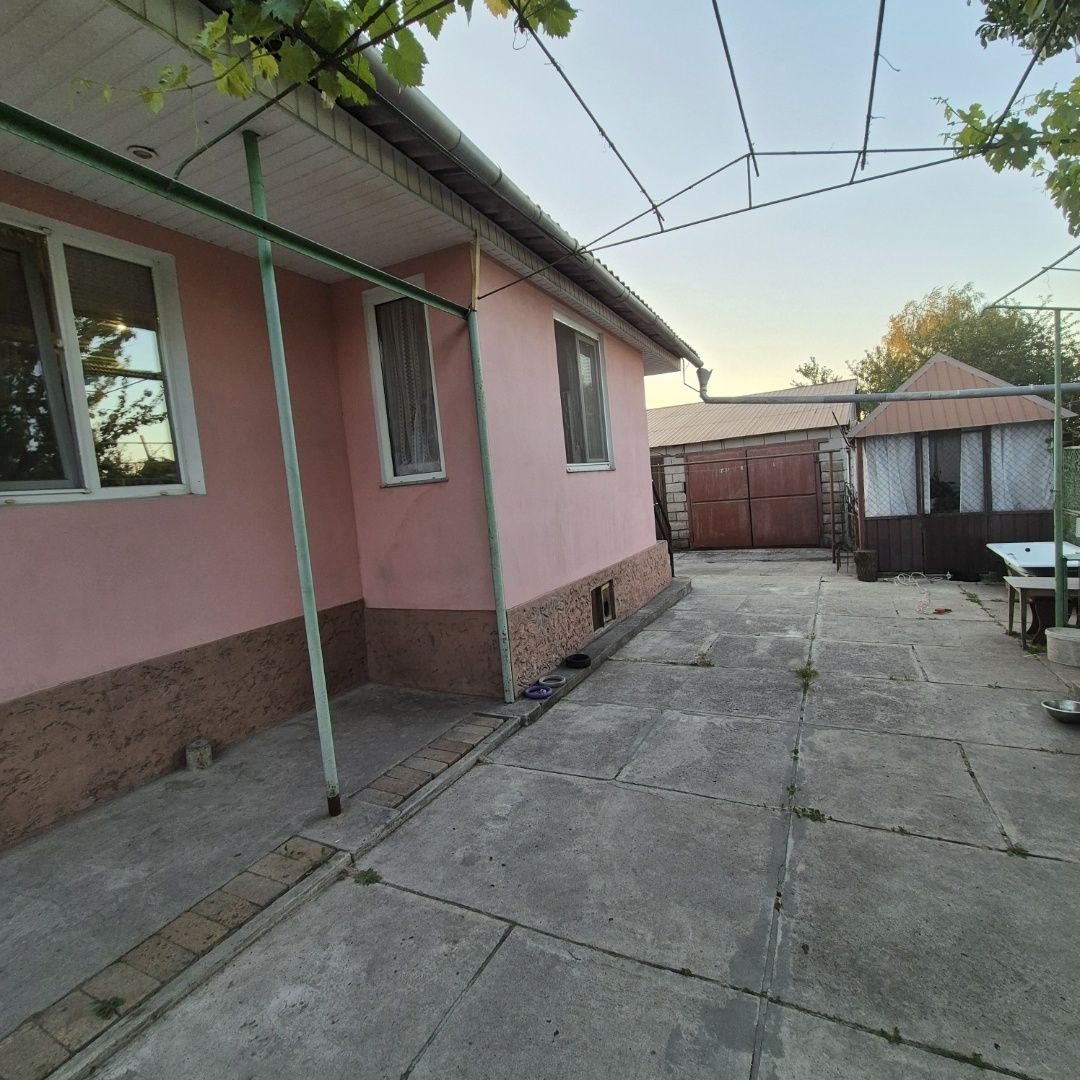 Дом возле АТБ в Романково