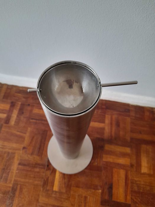 Cinzeiro vintage, em aço inox