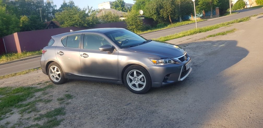 Lexus ct200h hybrid