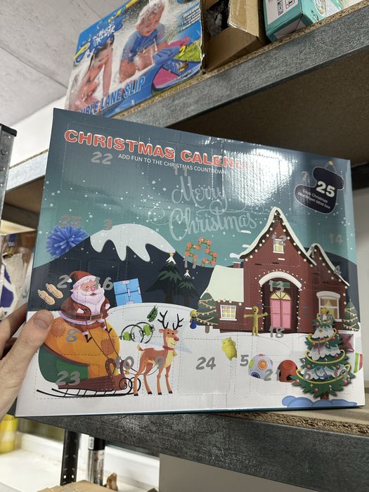 Новий адвент календар з іграшками