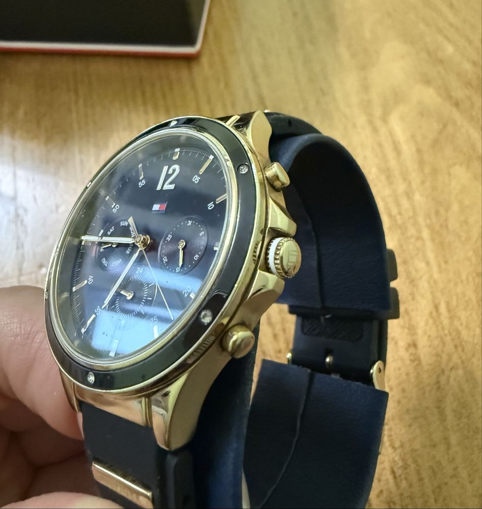 Часы Tommy Hilfiger
