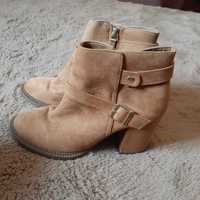 Botas bege Bershka