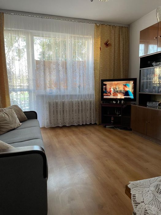 Mieszkanie dwupokojwe z dodatkowym korytarzem do remontu.