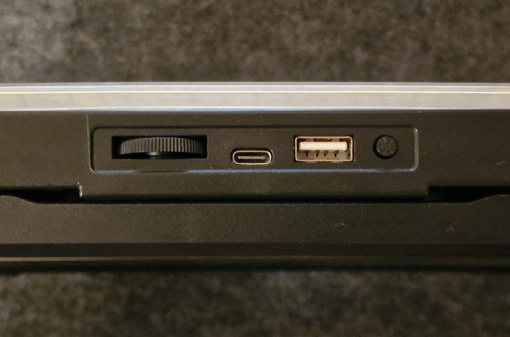 Підставка охолоджуюча для ноутбука / Подставка охлаждающая Nuoxi C300