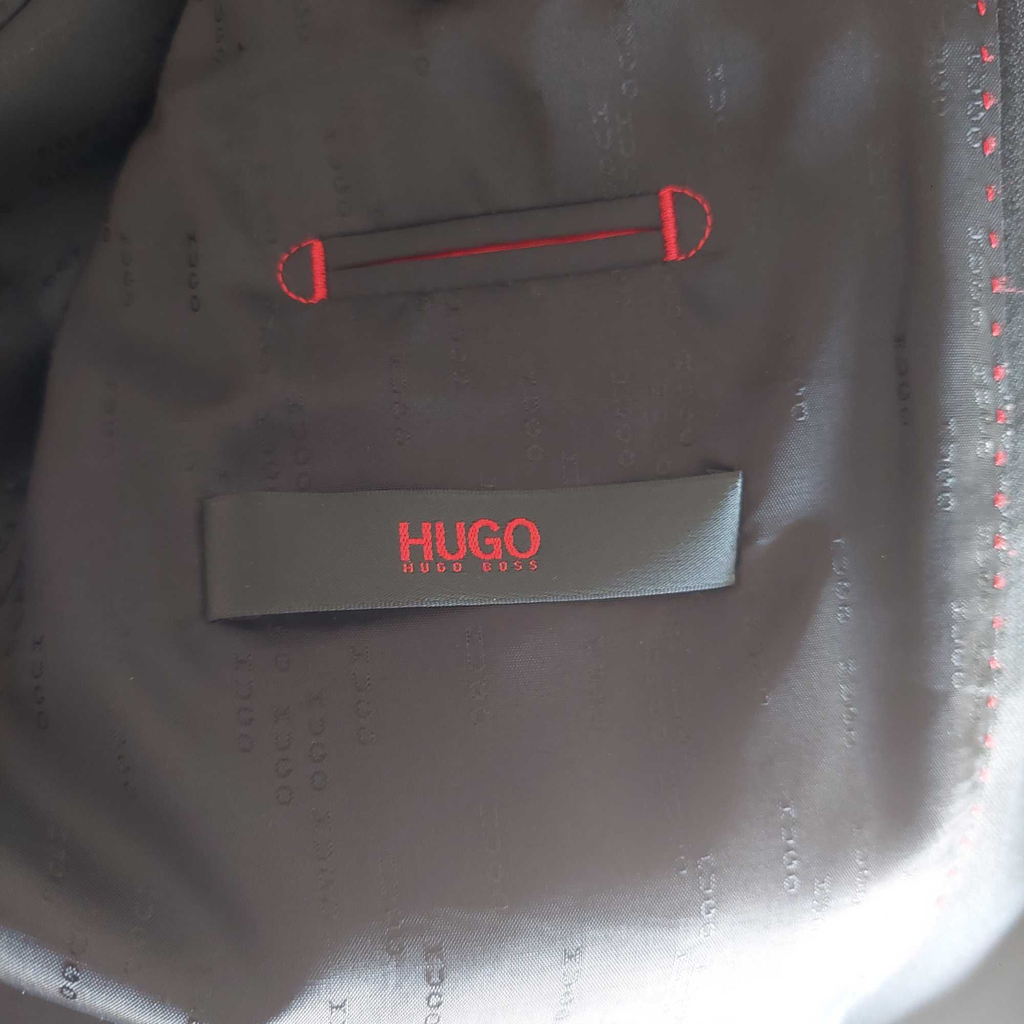 Fato Hugo Boss praticamente novo