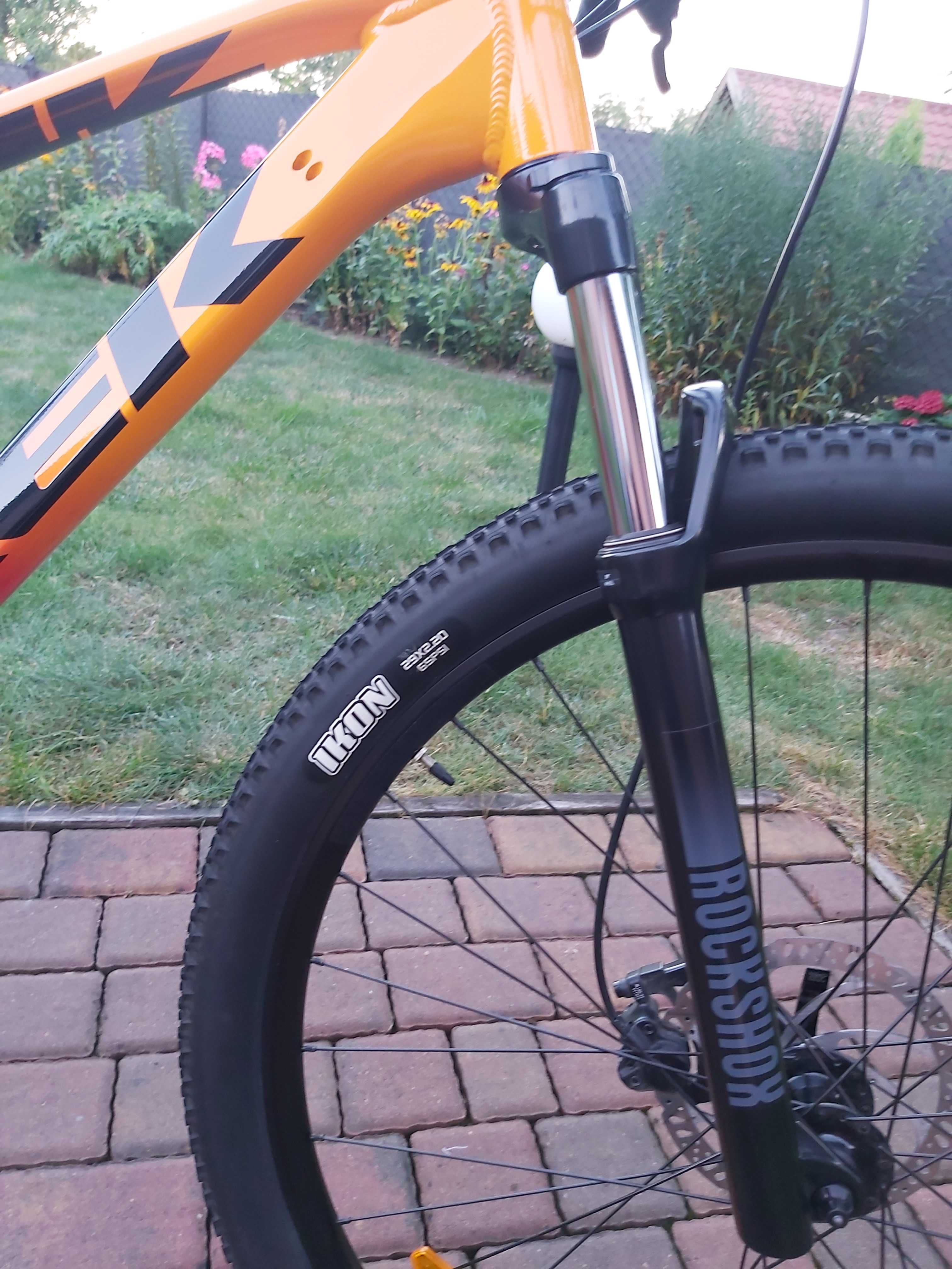Trek Marlin 7 Gen. 2 XL - Marigold to Radioactive Red Fade