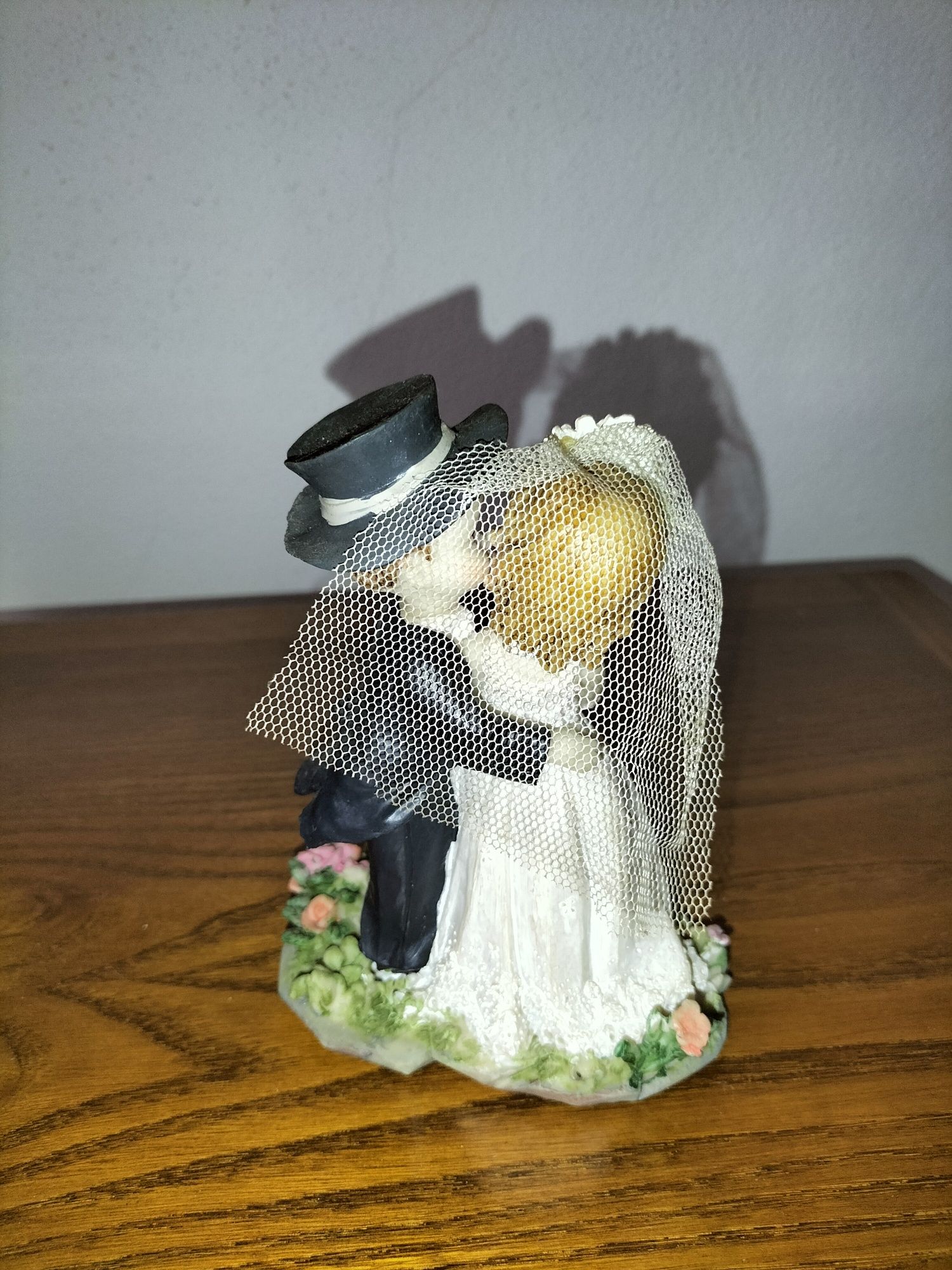 Casal de noivos em porcelana para bolo