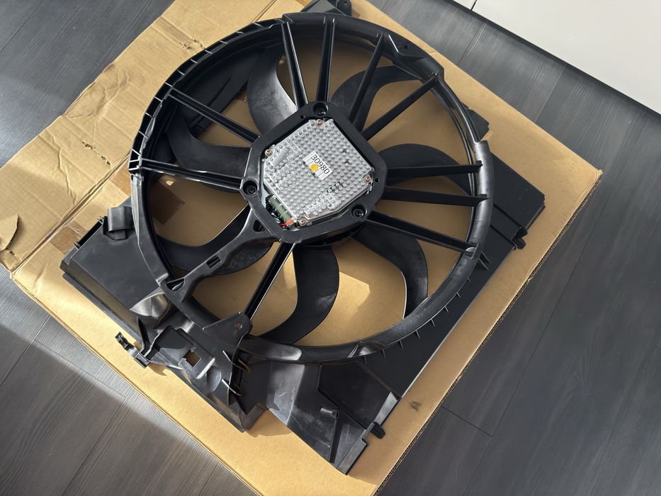 Nowy Wentylator BMW X1 E84  30162-F03