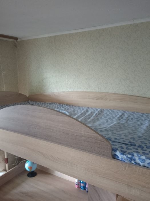 Кровать чердак с столом И шкафом