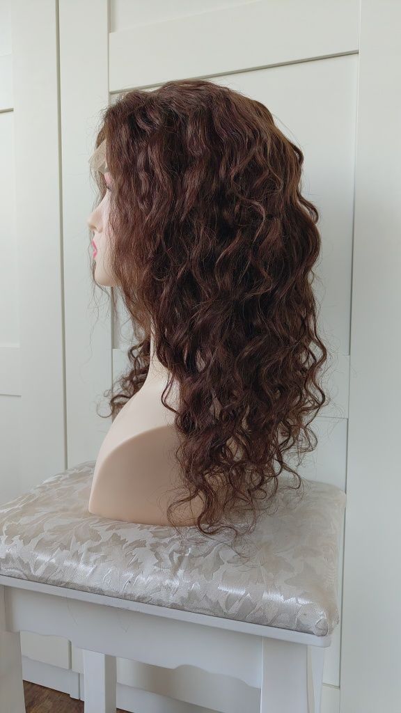Piękna peruka lace-front naturalne włosy, fale.