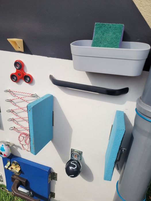 Tablica manipulacyjna sensoryczna Domek