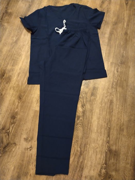 Nowy mundurek medyczny kosmetyczny M