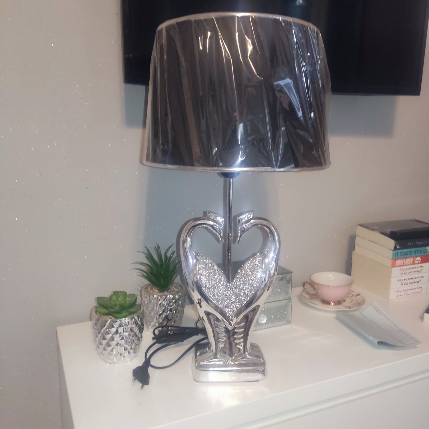 Lampa stołowa srebrno czarna z figurką ptaków z kryształkami Glamour