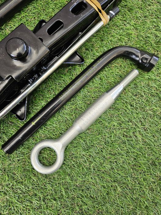 Оригінальний новий штатний органайзер Volvo XC60| домкрат XC90 V90 V60